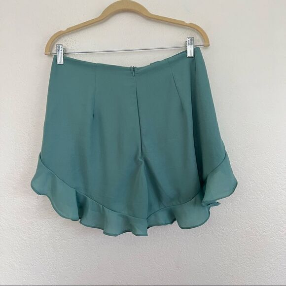 Charlotte Russe High Rise 3 Inch Ruffle Teal Blue Shorts Junior’s Size Large - Picture 4 of 12